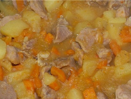 фото готовой картошки с мясом в кастрюле