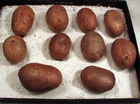 фото картошки в соли на противне