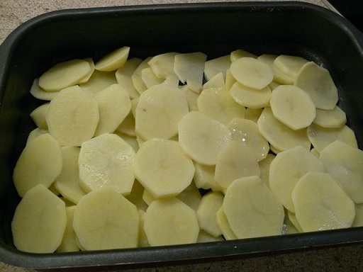 правильная укладка картофеля для гратена
