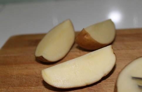 правильные ломтики картофеля Айдахо фото