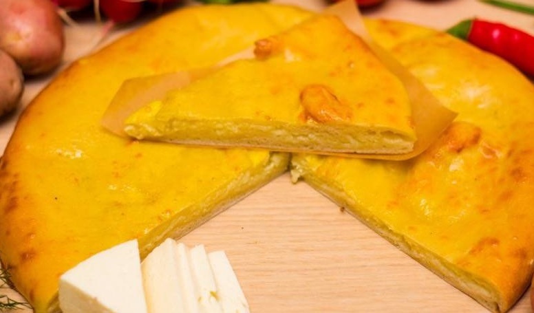 фото готового осетинского пирога с сыром и картошкой