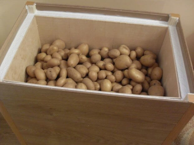 фото как хранится картошка в прихожей