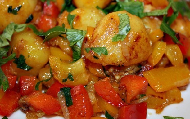 фото жареной картошки с болграским перцем и помидорами