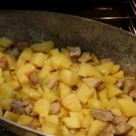 фото картошки с мясом в утятнице