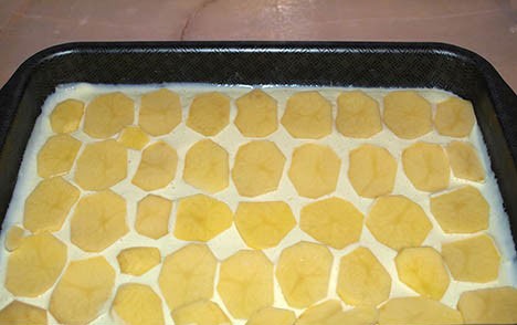 фото выложенного картофеля на заливной пирог