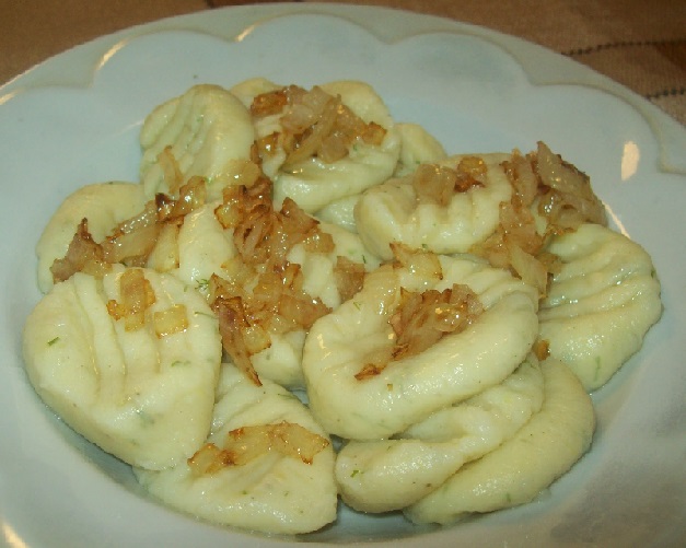 фото готовых ленивых вареников с картошкой и луковой зажаркой