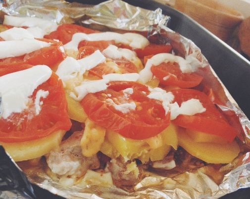 фото картофеля с помидоарми и мясом из духовки