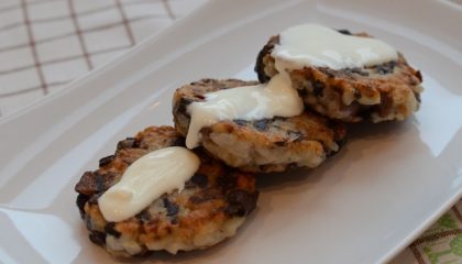 фото котлет с грибами и картошкой под соусом из сметаны