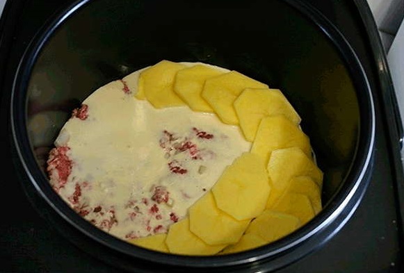 фото приготовления картофельной запеканки в мультиварке
