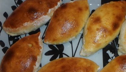 фото печёных пирожков с картошкой и луком