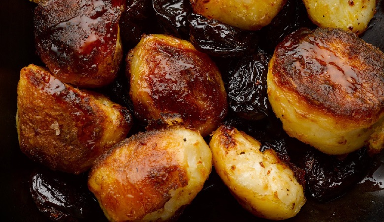 фото картошки с черносливом в духовке